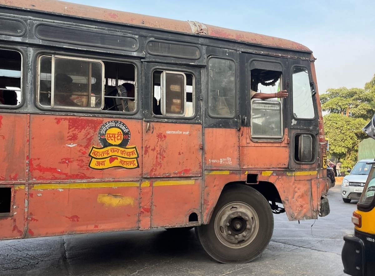 Xe buýt bang Maharashtra cũ