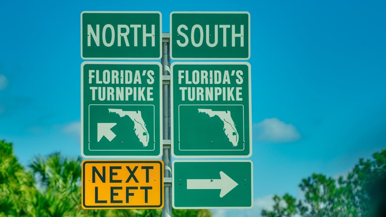 Biển chỉ dẫn trên cao tốc Florida's Turnpike (ảnh minh họa)