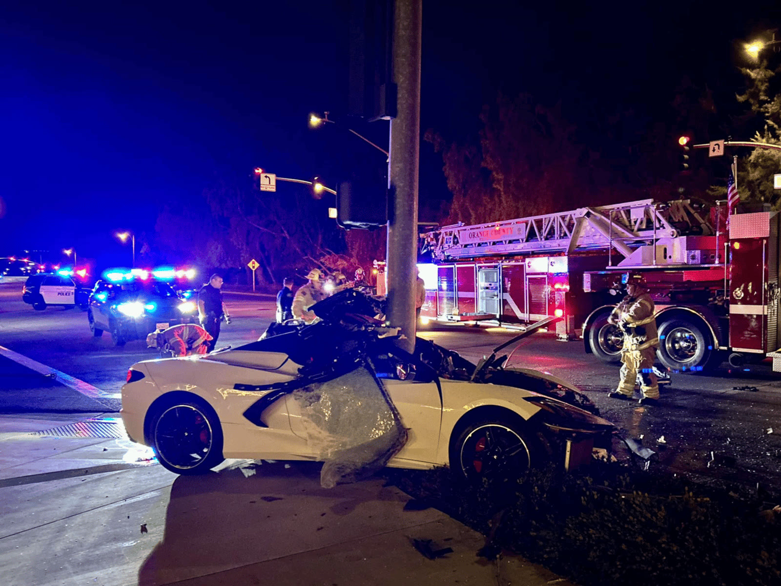Xe cứu hỏa và cảnh sát tại hiện trường vụ tai nạn ban đêm ở Irvine, California (Ảnh minh họa)